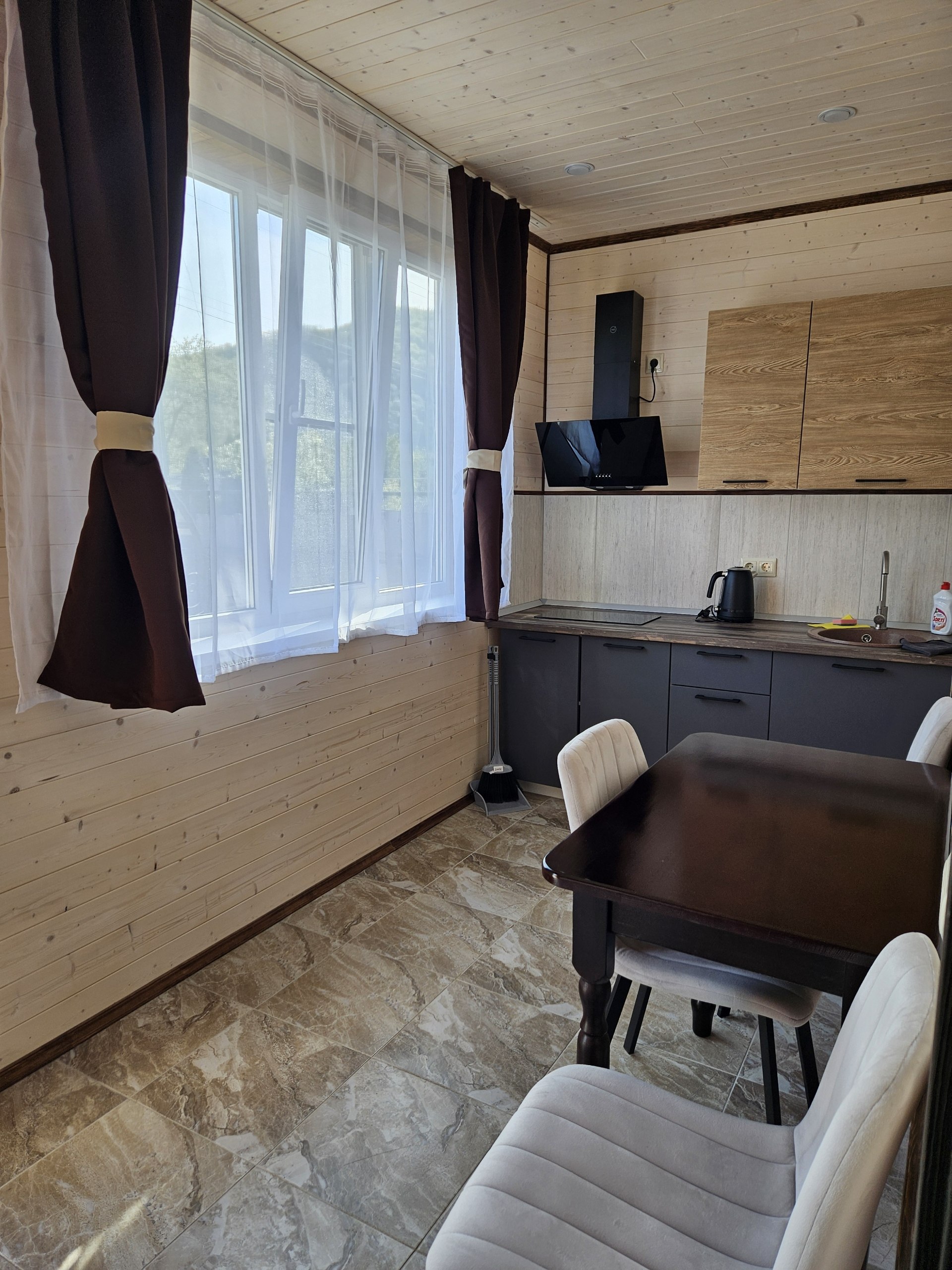 Гостевой дом Атмосфера, коттедж 45 кв. м., кухня